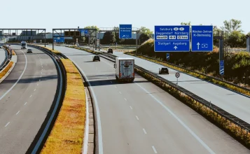 CE kombinált kategóriás tehergépkocsi-vezetői képzés – Modern Mobil Group